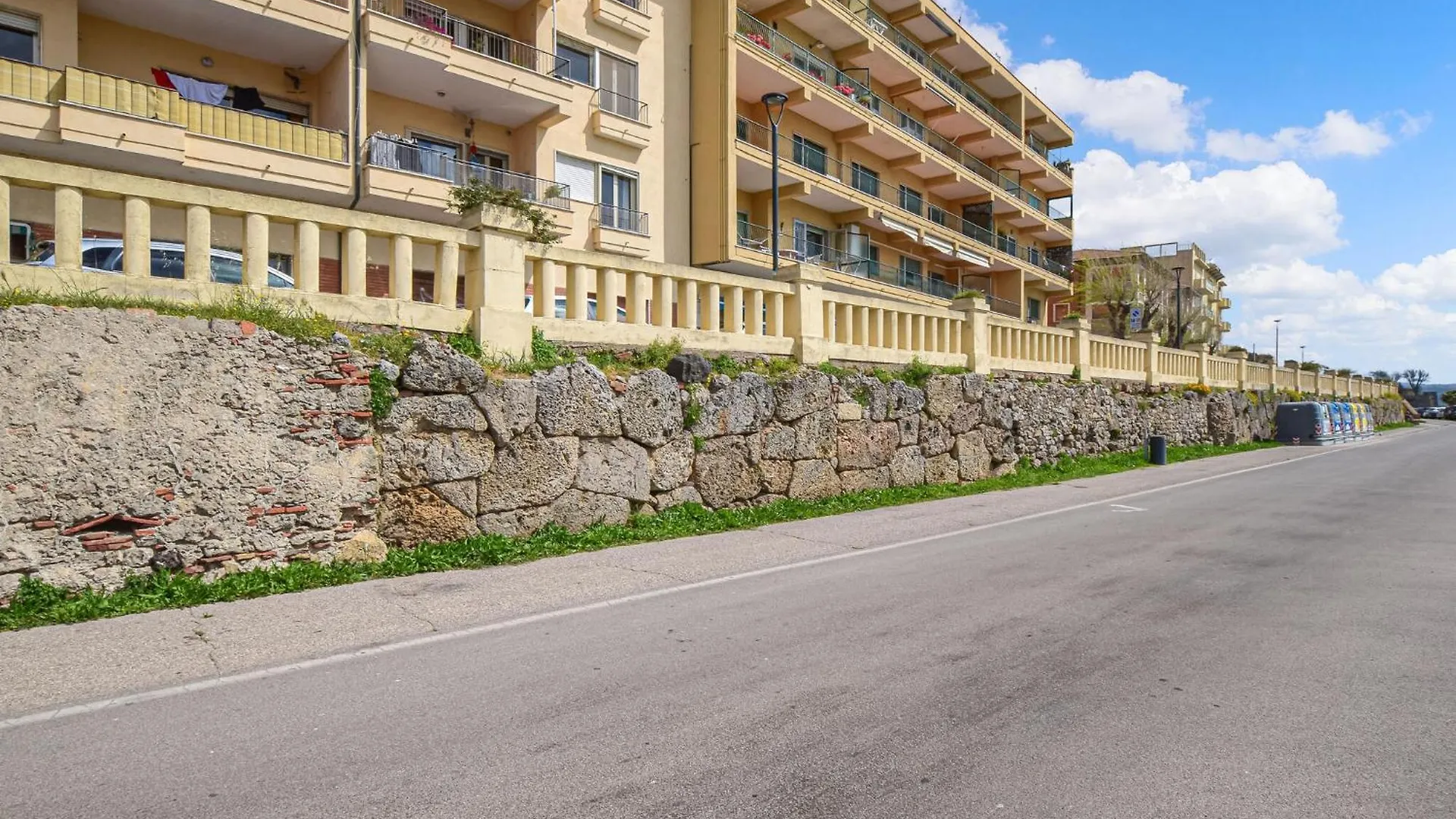 Awesome Apartment In Orbetello With Kitchenette 0*,